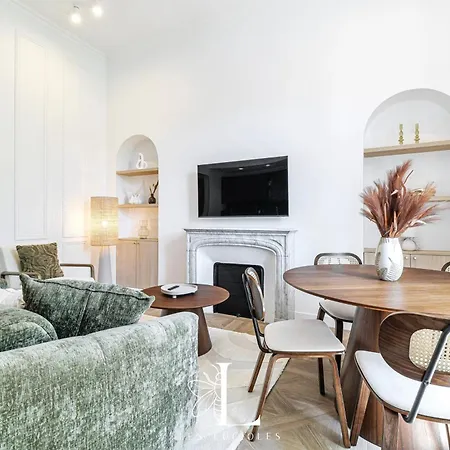 Les Lucioles 5- Luxury 2-bedroom *