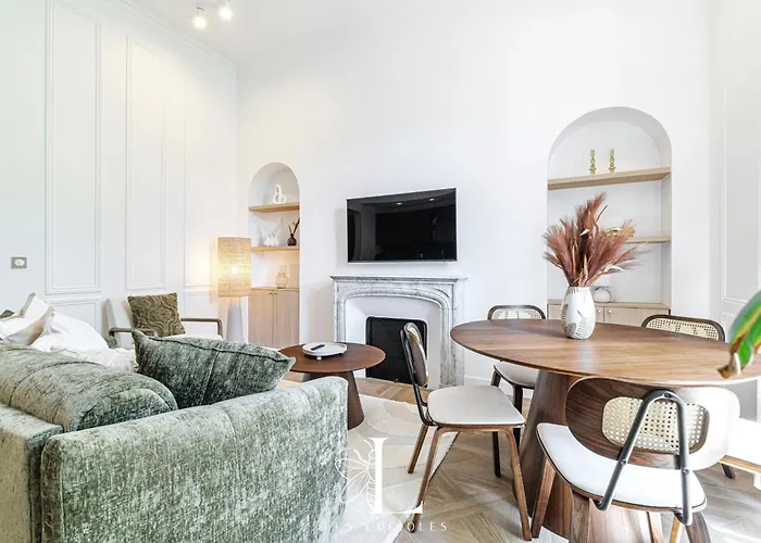 Les Lucioles 5- Luxury 2-bedroom *